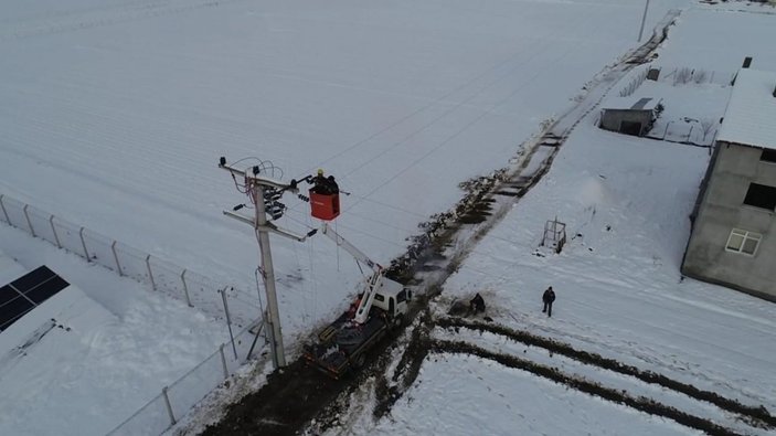 Isparta'da kar nedeniyle yaşanan elektrik krizi çözülüyor