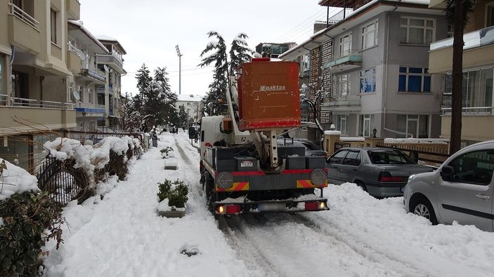 Isparta'da kar nedeniyle yaşanan elektrik krizi çözülüyor