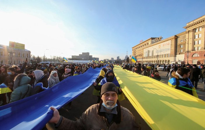 Ukraynalı göstericiler, Rusya sınırında yürüdü