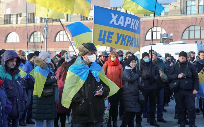Ukraynalı göstericiler, Rusya sınırında yürüdü