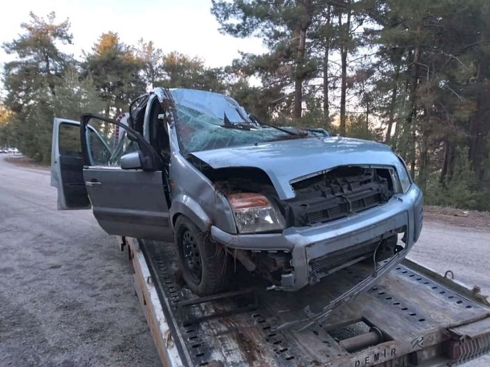 Denizli'de takla atan araçtaki 2 kişi hayatını kaybetti