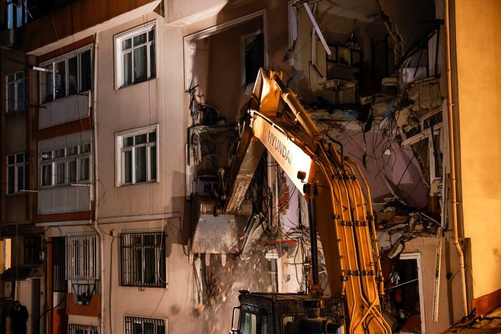 Üsküdar'da patlama yaşanan bina için yıkım çalışması başladı