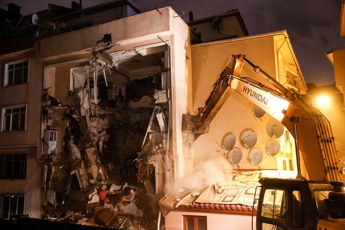 Üsküdar'da patlama yaşanan bina için yıkım çalışması başladı