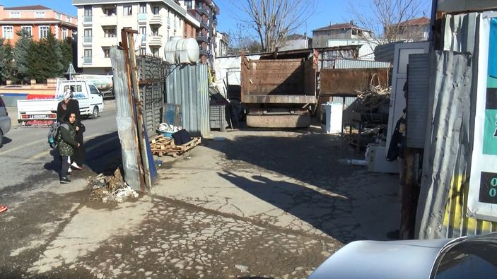 d Sultanbeyli'de hurdacıyı soyup üstüne kapı çaldılar