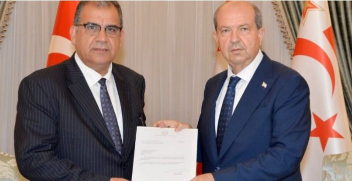 KKTC Başbakanı Sucuoğlu, koalisyon hükümetinin istifasını sundu