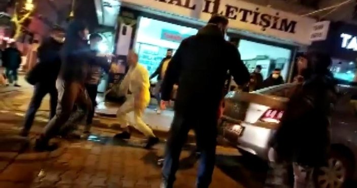 Maltepe'deki kadın, İETT otobüsünü yumrukladı