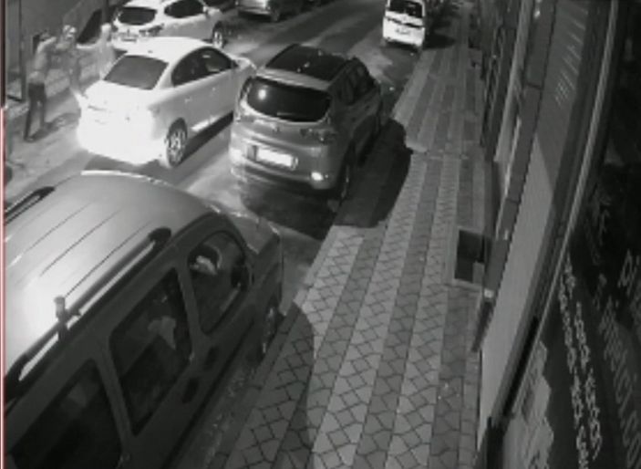 Sultangazi'de sokak ortasında kavga