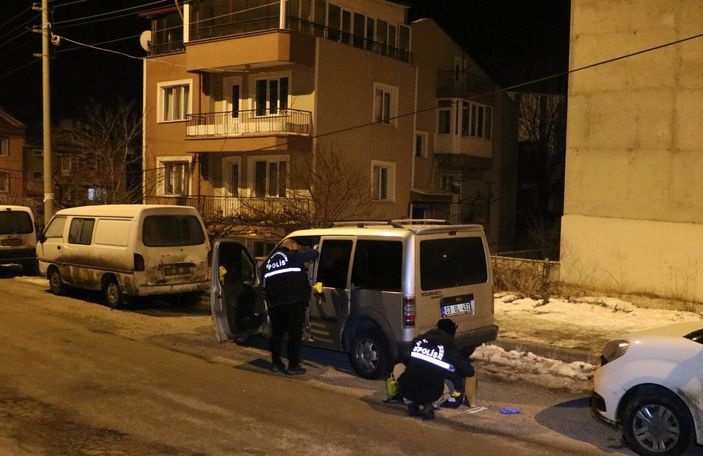 Afyonkarahisar'da birliktelik yaşadığı kadınla eski kocasını vurdu