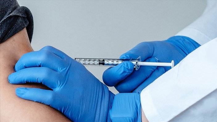 Almanya'da, eczanelerde koronavirüs aşı uygulaması başladı
