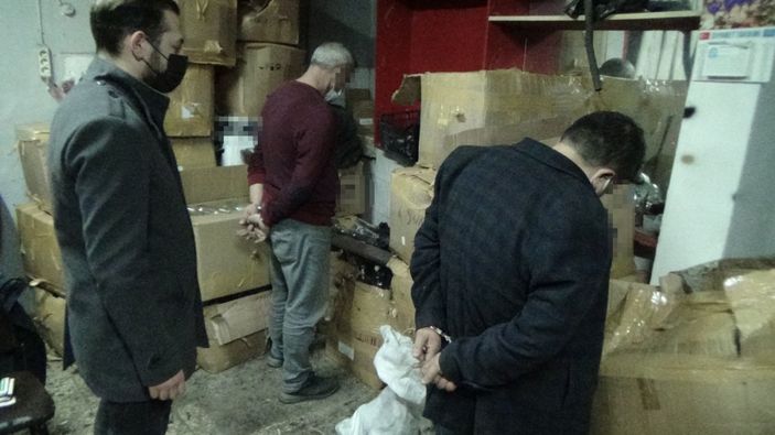 İstanbul'da sahte alkol operasyonu: Kapı koçbaşıyla kırıldı