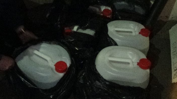 İstanbul'da sahte alkol operasyonu: Kapı koçbaşıyla kırıldı