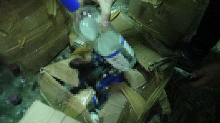 İstanbul'da sahte alkol operasyonu: Kapı koçbaşıyla kırıldı