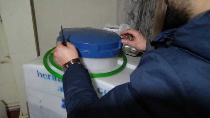 İstanbul'da sahte alkol operasyonu: Kapı koçbaşıyla kırıldı