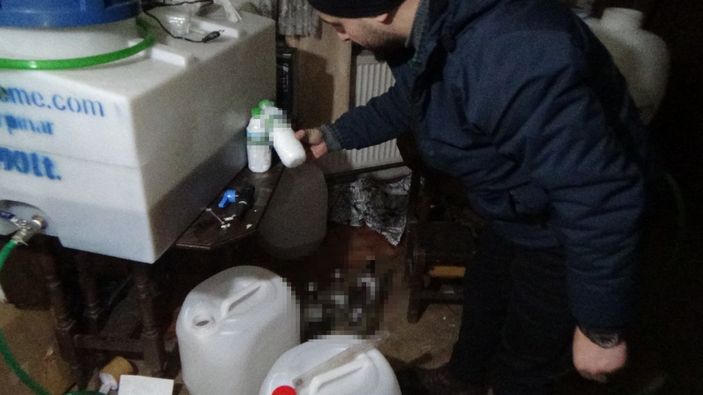 İstanbul'da sahte alkol operasyonu: Kapı koçbaşıyla kırıldı