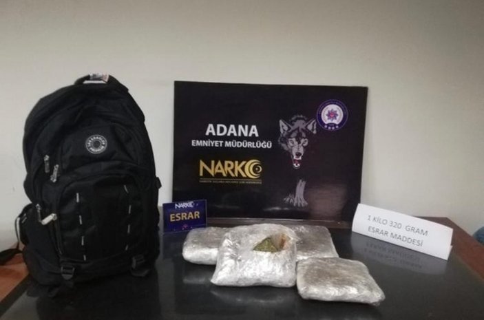 Adana’da sırt çantasından 1 kilo 320 gram esrar çıktı