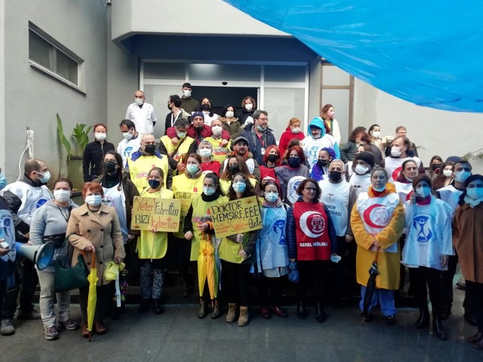 İzmir'de sağlık çalışanları iş bıraktı