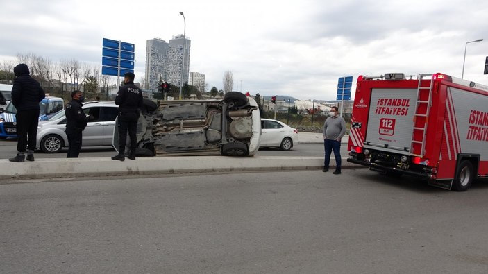 Kartal’da okul servisi ile otomobil çarpıştı