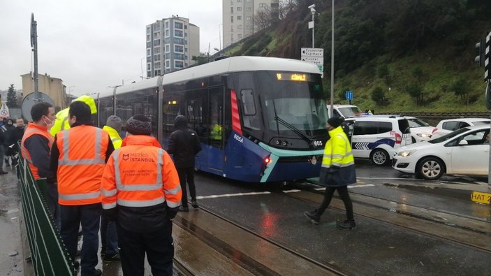 Alibeyköy'de tramvay kadına çarptı