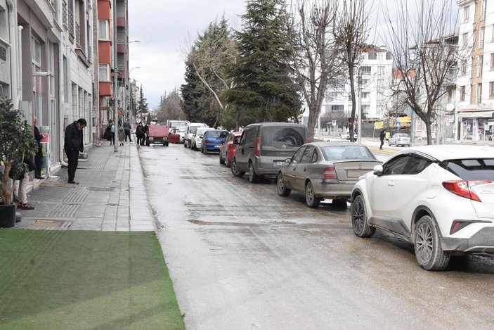 Eskişehir'de bıçaklanan kadını koruyan genç tahliye edildi