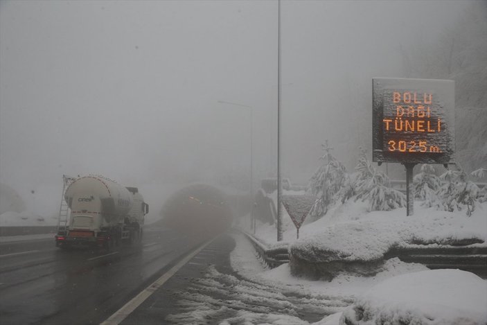 Kar yağışı, Bolu Dağı ve Kocaeli'de etkisini gösterdi