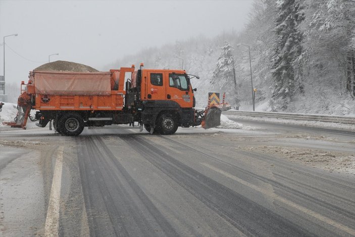 Kar yağışı, Bolu Dağı ve Kocaeli'de etkisini gösterdi