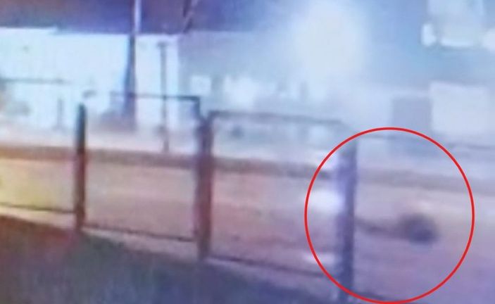 İ Bursa'da caddeden karşıya geçen kadının feci ölümü kamerada