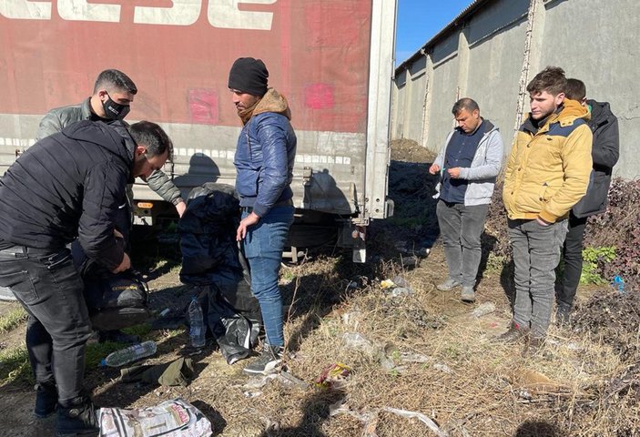 Tekirdağ’da, tır dorsesinde 2 kaçak göçmen yakalandı
