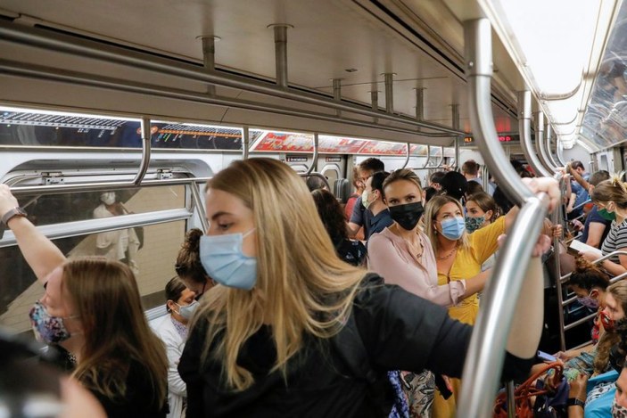 New York'ta kapalı alanlarda maske zorunluluğunu kaldırma kararı