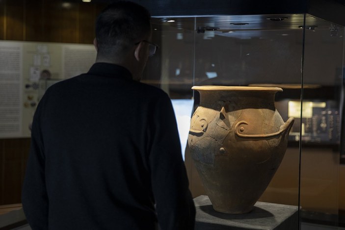 İzmir Arkeoloji Müzesi'nde 'kem gözlere karşı' yapıldığına inanılan tarihi eserler görücüye çıktı