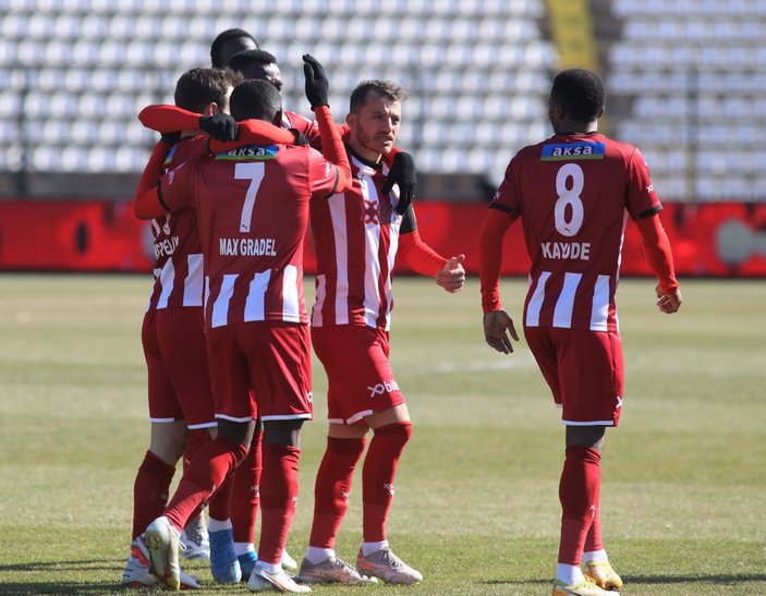 Sivasspor, Bandırmaspor'u 4 golle geçti