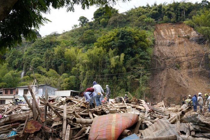 Kolombiya'da toprak kayması: 14 ölü