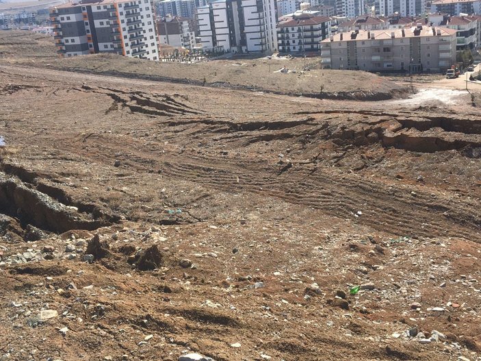 Ankara’da 3 ay önce yapılan yol çöktü