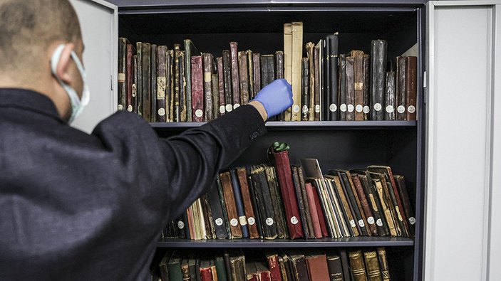 Beş asırlık kitaplarıyla tarih kokan kütüphane