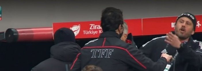 Beşiktaş - Göztepe maçında ilk yarının ardından sinirler gerildi