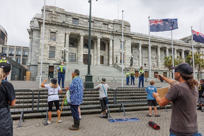 Yeni Zelanda'da aşı ve maske karşıtı eylemler sürüyor