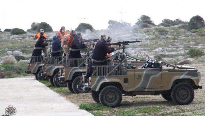 Güney Kıbrıs'ta papazlara ağır silah eğitimi verildi