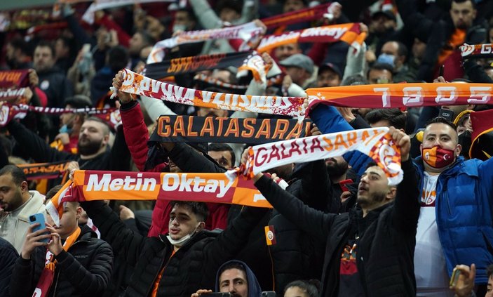Galatasaray taraftarından yönetime protesto