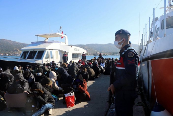 İzmir’de, 226 kaçak göçmen ile 10 organizatör yakalandı