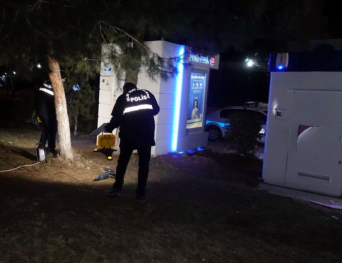 Kırıkkale'de hırsızlar, hastane önündeki banka ATM'sini soymaya kalkıştılar