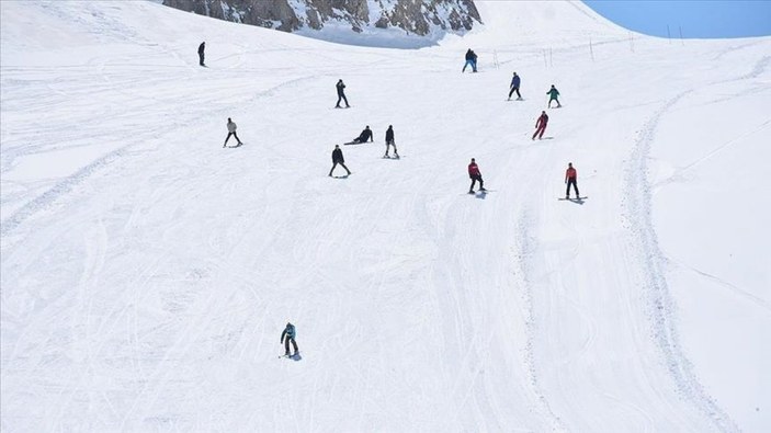 Kayak merkezlerindeki kar kalınlığı ölçüldü