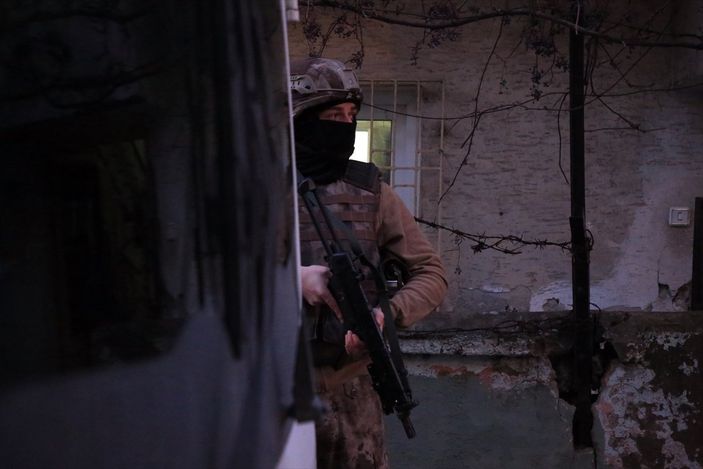 a Mersin'de PKK/KCK terör örgütüne yönelik operasyon: 52 gözaltı kararı