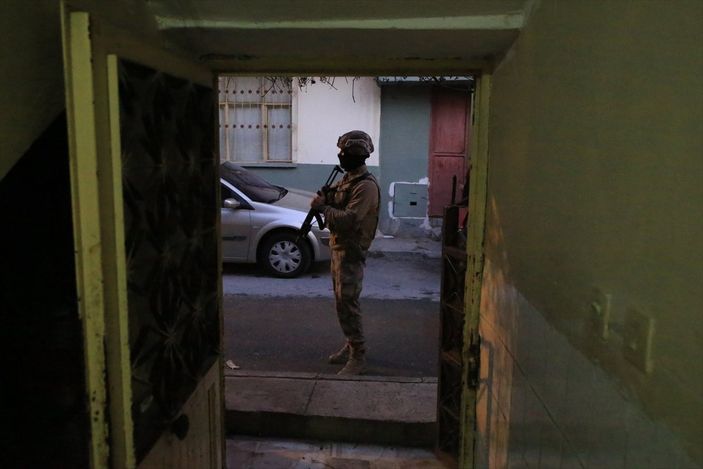 a Mersin'de PKK/KCK terör örgütüne yönelik operasyon: 52 gözaltı kararı