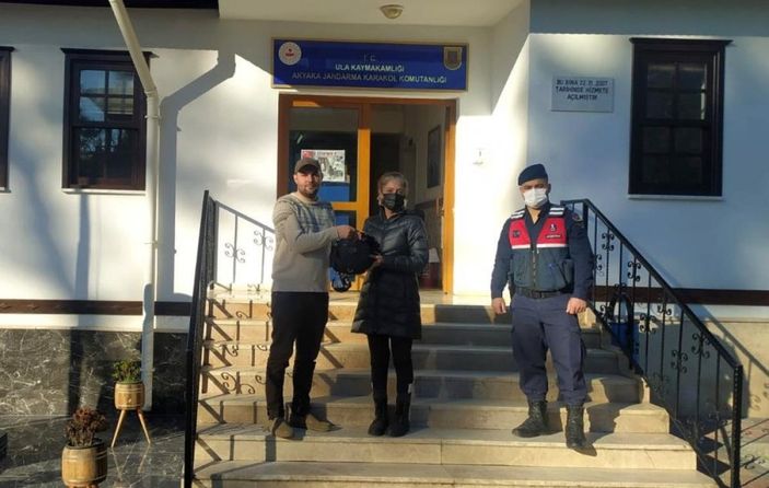 i Muğla'da minibüsü yanan, aracı soyulan seyyar satıcıdan örnek davranış