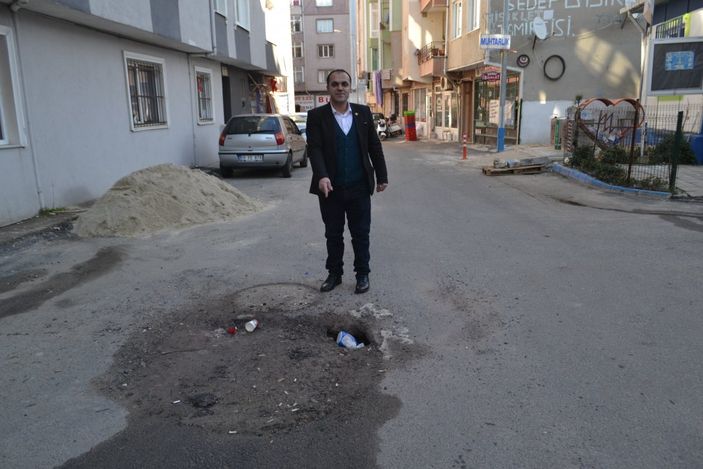 Tekirdağ'da çöken yol sonucu evi fareler bastı