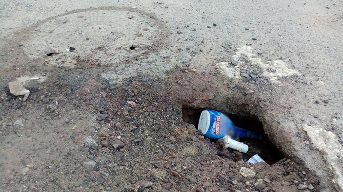 Tekirdağ'da çöken yol sonucu evi fareler bastı