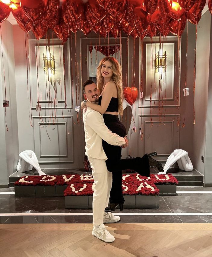 Mergim Berisha'nın eşi Vesa yine taraftarla atıştı