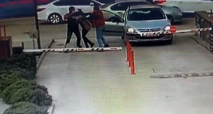 Bursa'da polis memuru cinnet getirdi: 2 ölü 1 yaralı