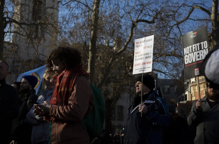 İngiltere'de enerji faturaları ve gıda fiyatlarındaki artış protesto edildi