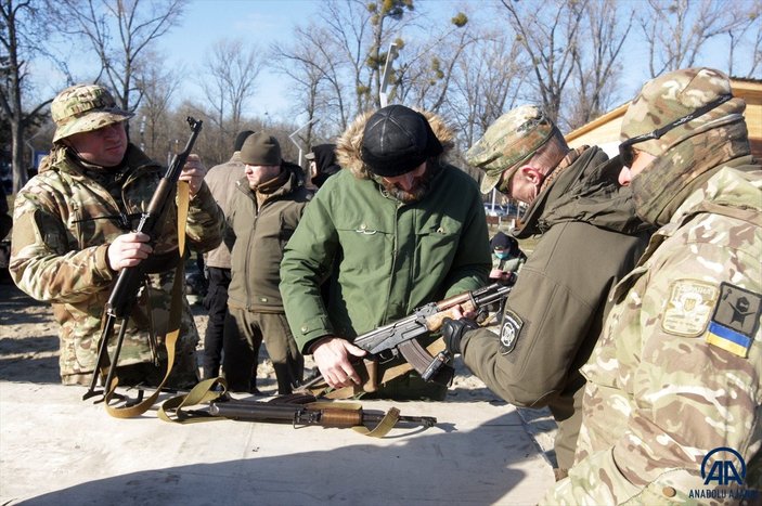 Ukrayna'da sivillere askeri eğitim