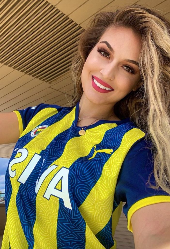 Mergim Berisha'nın eşi Vesa yine taraftarla atıştı